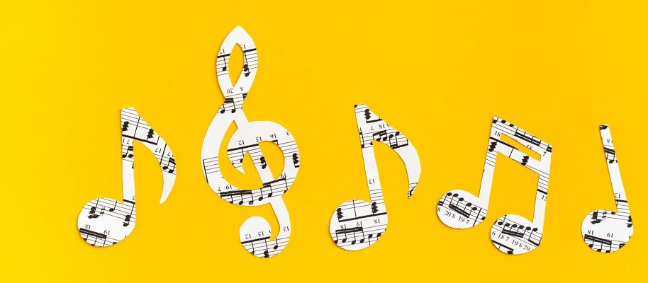 Notas musicais e clave de sol violão