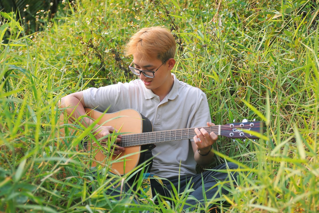 Photo acoustic guitar teacher