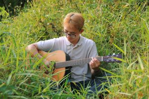 Photo acoustic guitar teacher