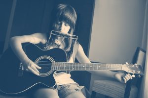 Photo playing acoustic guitar