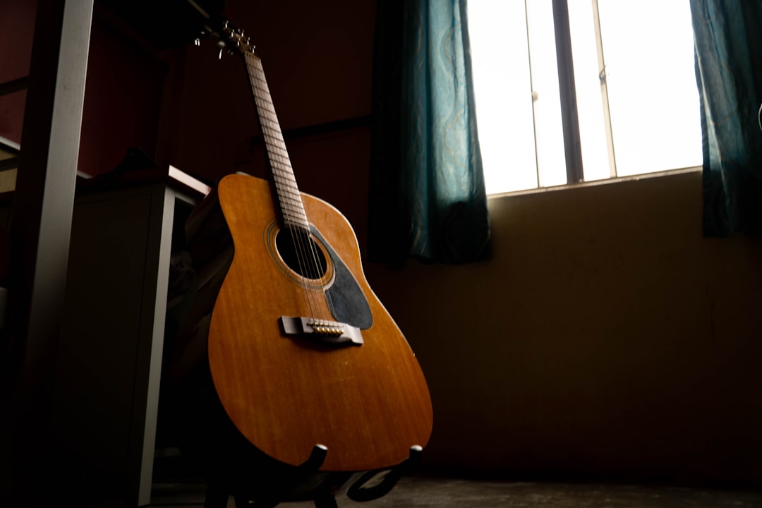 Photo Gospel acoustic-guitar worship
