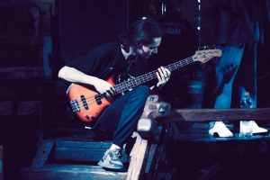 Photo Playing music acoustic-guitar